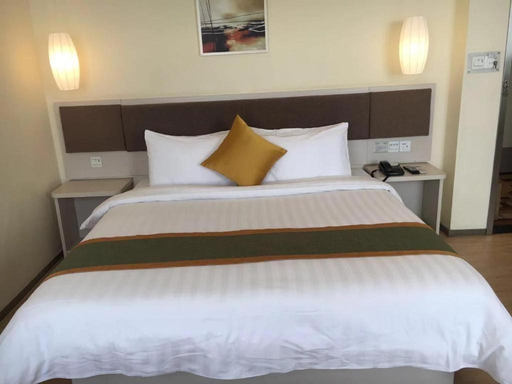 Home Inn Plus Shanghai New International Expo Center Yushan Road Yuanshen Sports Exterior photo