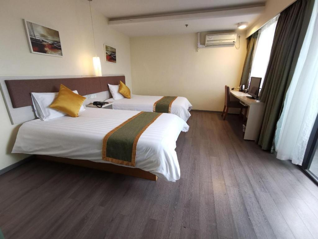 Home Inn Plus Shanghai New International Expo Center Yushan Road Yuanshen Sports Exterior photo