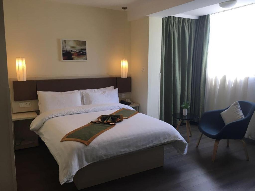 Home Inn Plus Shanghai New International Expo Center Yushan Road Yuanshen Sports Exterior photo